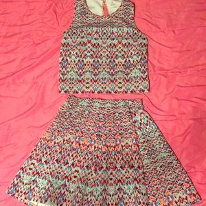 This is a 2 piece dress.